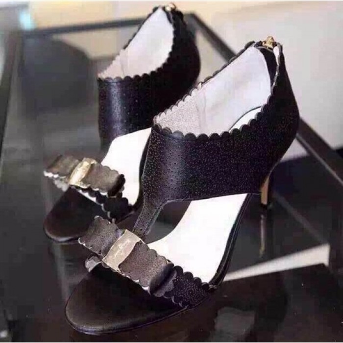 Ferragamo Ankle-Strap Lace Vara Sandals Black For Women